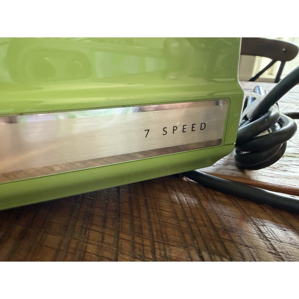 Kitchen Aid Hand Mixer Candy Apple Green 7 Speed Model KHM7211QGAO No Beaters - Picture 2 of 9